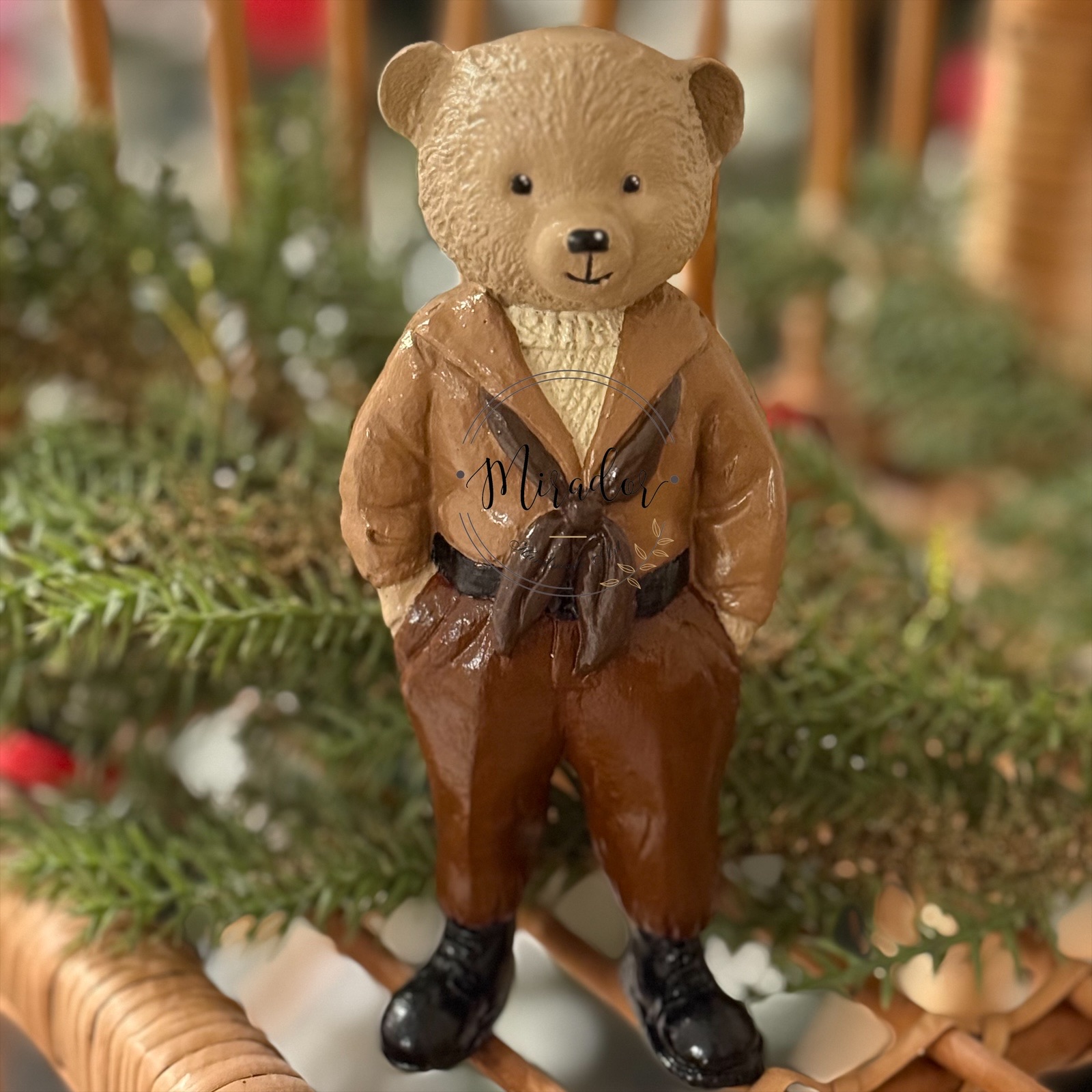 مجسمه خرس میشا